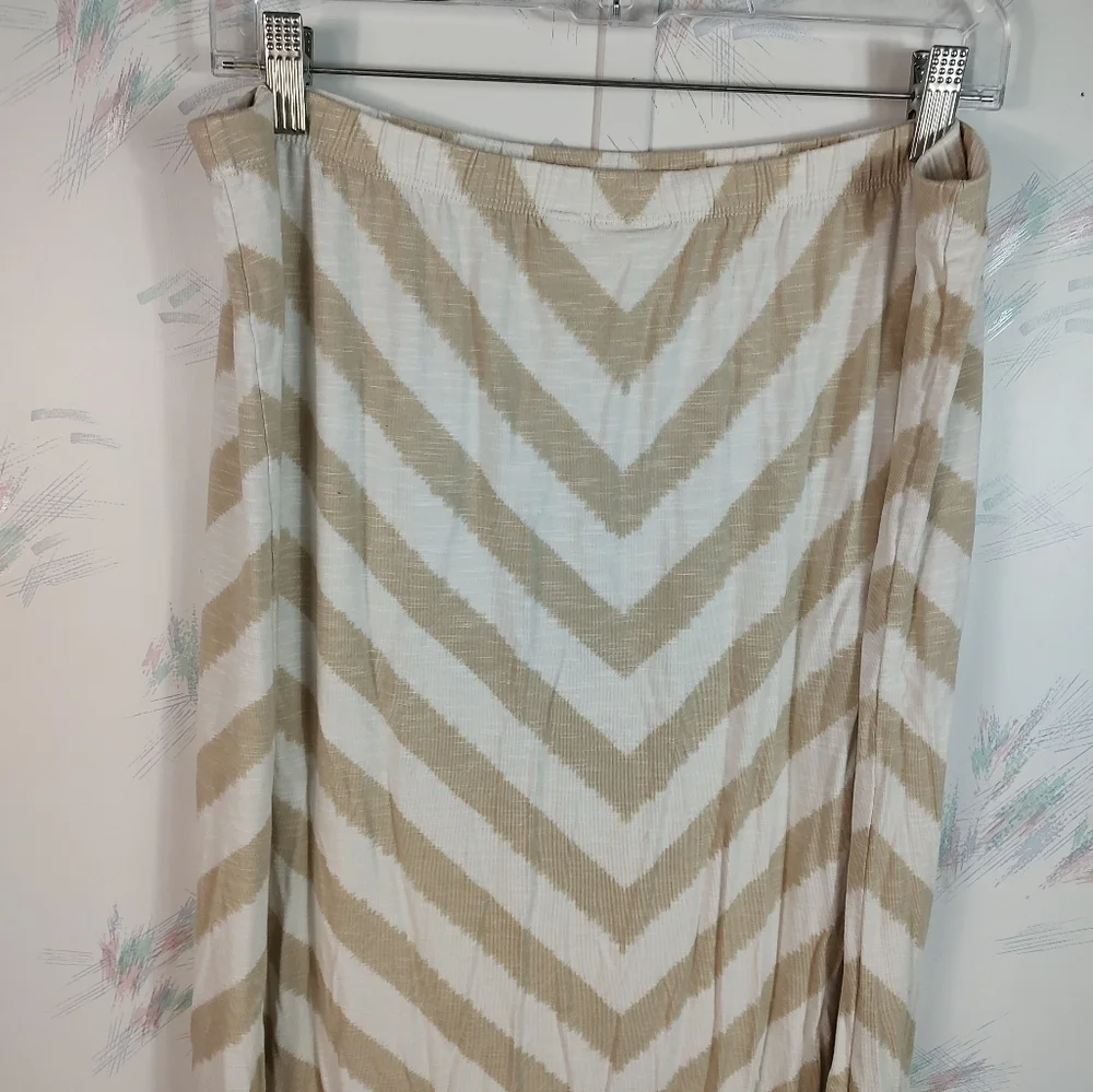 Chico's 2 Beige Chevron Print Midi Skirt - Picture 6 of 10